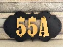 placuta-numar-casa-poarta-metal-negru-mat-cifre-aurii-2.webp